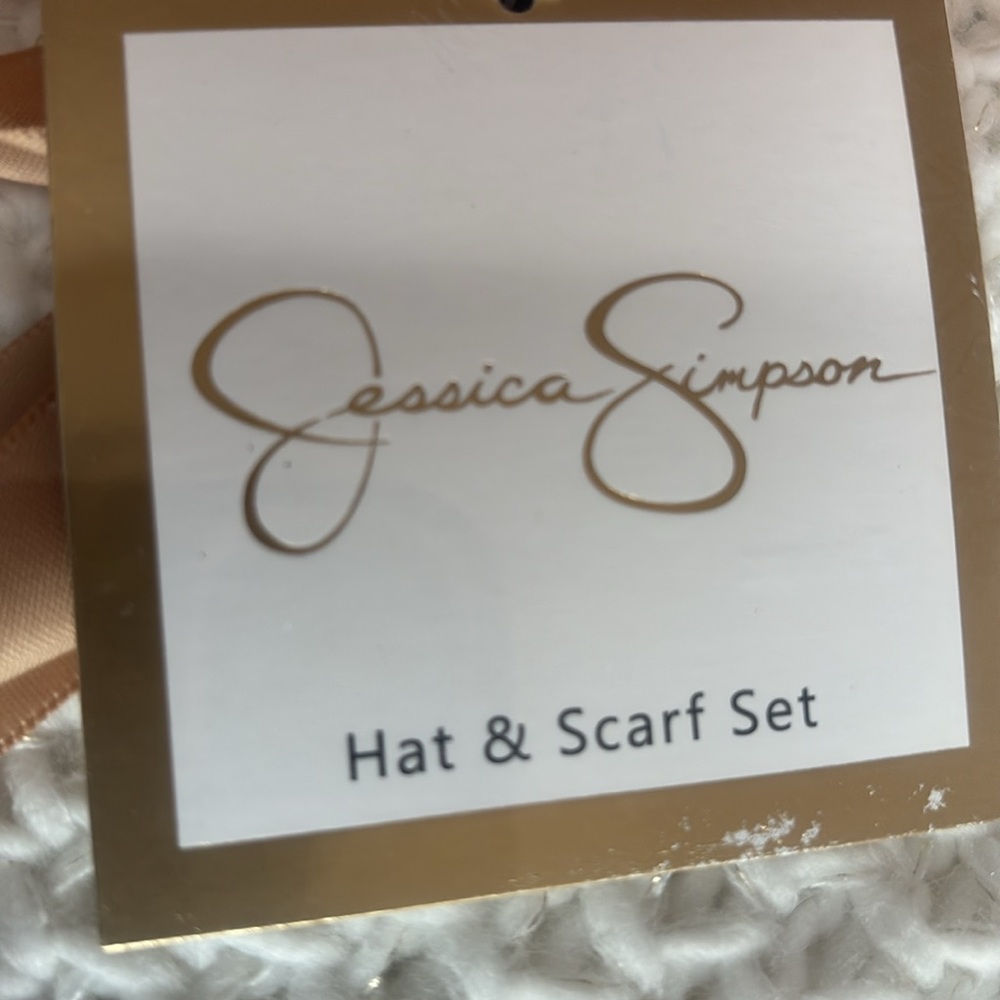 Jessica Simpson hat and scarf set white new in gift box - Picture 3 of 4